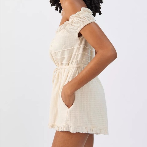 NEW UO Evie Off-The-Shoulder Check Romper Cream - Size XS (NWT) - Picture 4 of 6